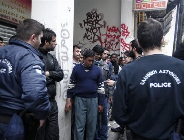 Πλ. Βικτωρίας: Συμπλοκές μεταξύ συμμοριών αλλοδαπών